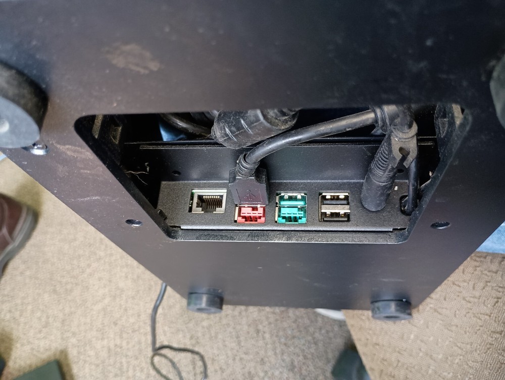 ELO E610902 w/ ET 1002L-2UWA-1-G, Stand and Bar Code Reader