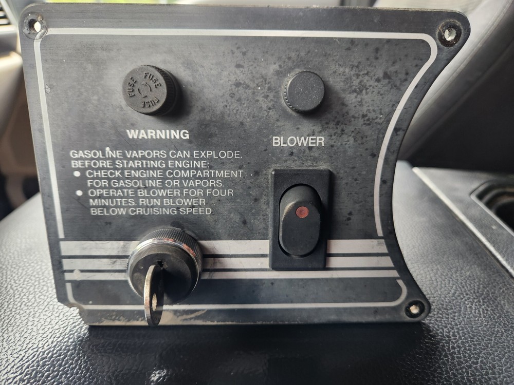1993 Crestliner 175 Boat Ignition Switch Panel W/Blower Switch & Ignition Switch