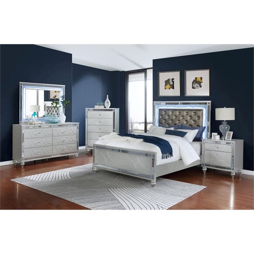 Gunnison 4-piece Eastern King Bedroom Set Silver Metallic