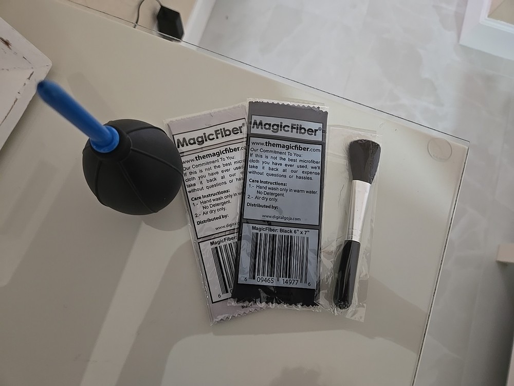 Camera Mini Cleaning Kit, Blower, Cloths & Brush