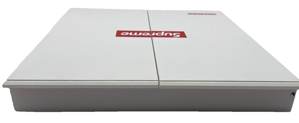 Supreme x Winmau Dartboard Set