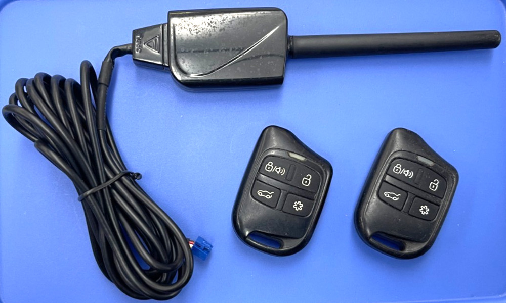 USED TESTED Compustar RF Kit Firstech ANT-1WAM + 700R Remotes