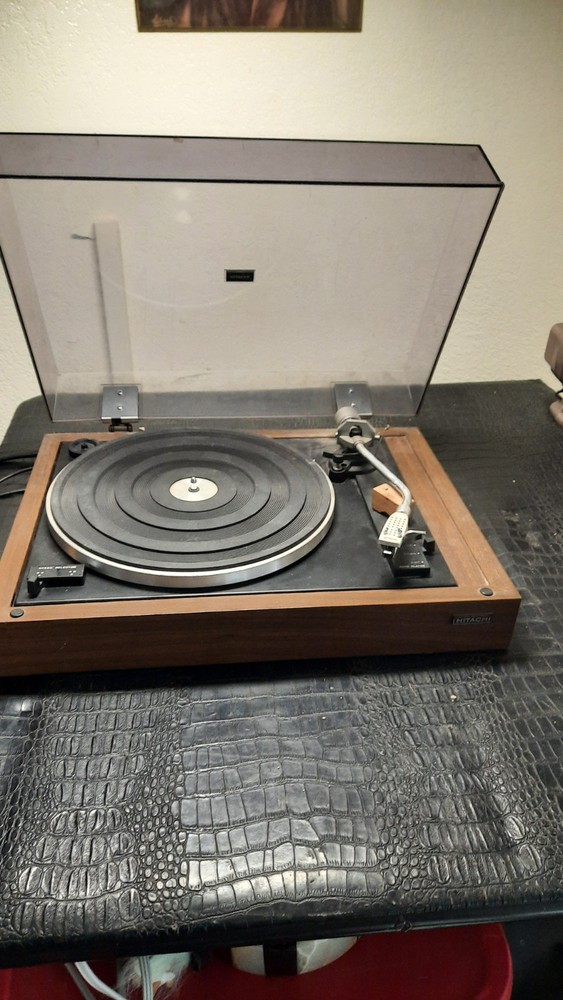 Hitachi Turntable Model PS-10
