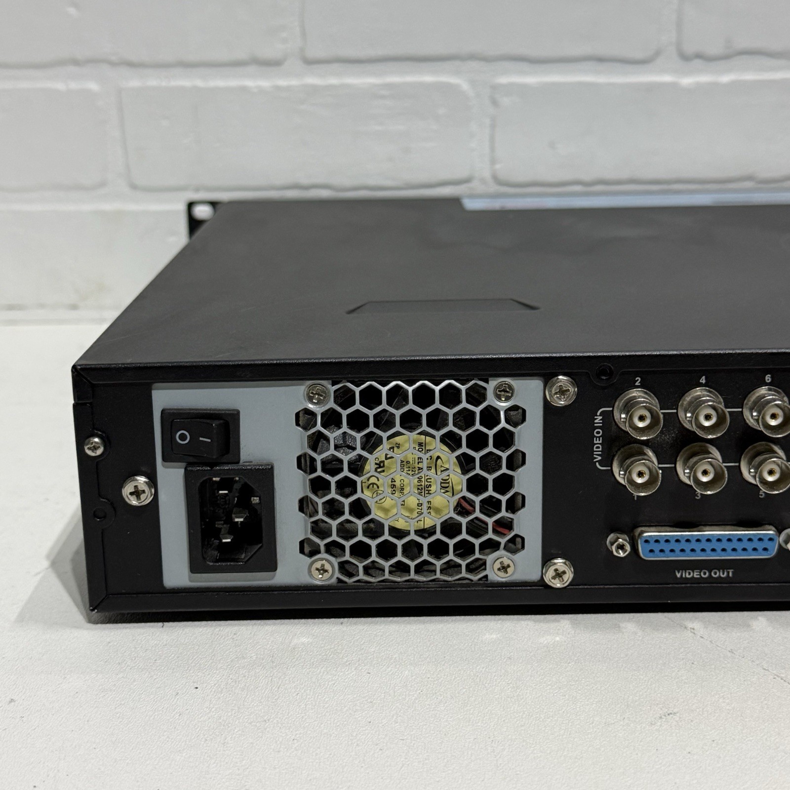 Bosch DIVAR 5000 - 16A200 Digital Video Recorder 16-Channel DVR