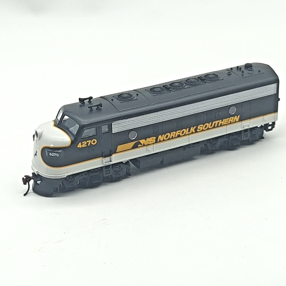 HO Norfolk Southern NS Warbonnet Train Set Athearn