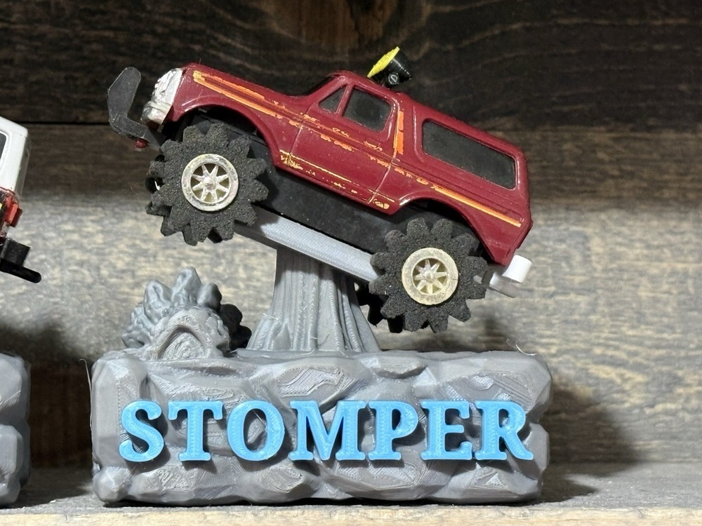 Stomper 4x4 3D Printed Stomper Rock Stand Quantity 1x ( 👀 READ 👀 )