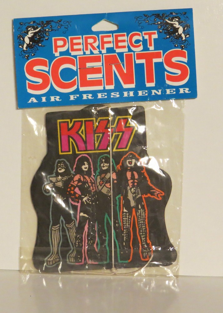 KISS LOVE GUN AIR FRESHENER SEALED 1994 OFFICIAL LICENSED SHOWN IN KISSTORY II