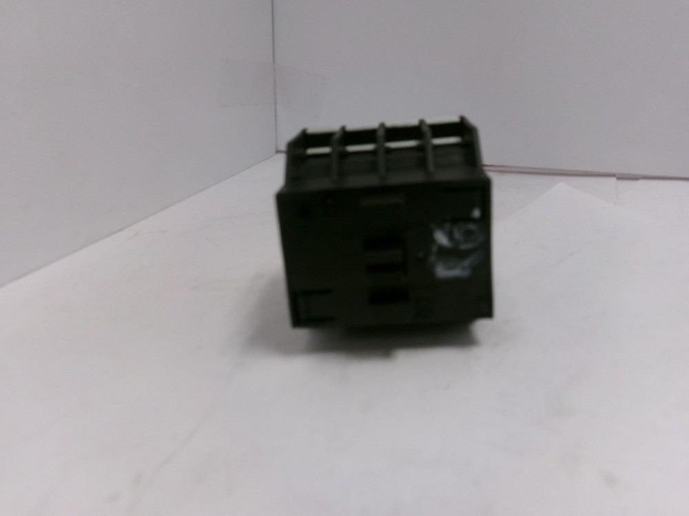 (1) NEW Eaton XTCEXFAC02 Contact Module