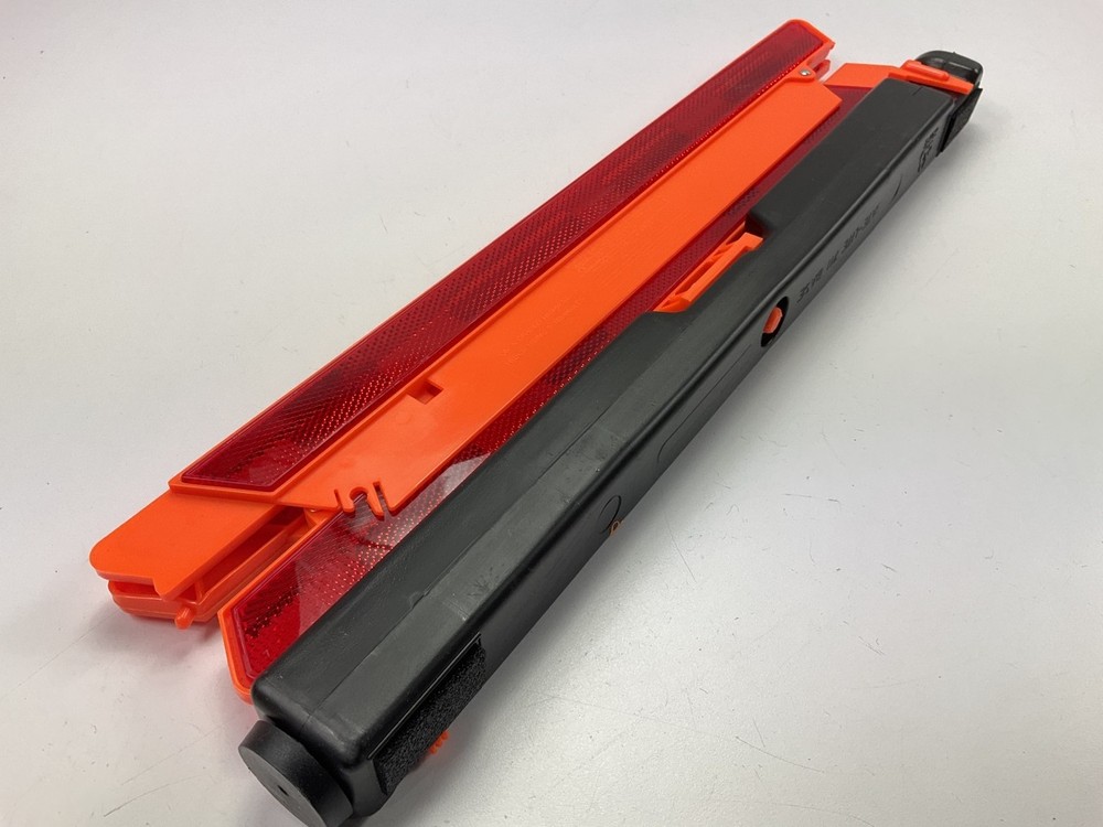 Deflecto 711 Early Warning Triangle Kit