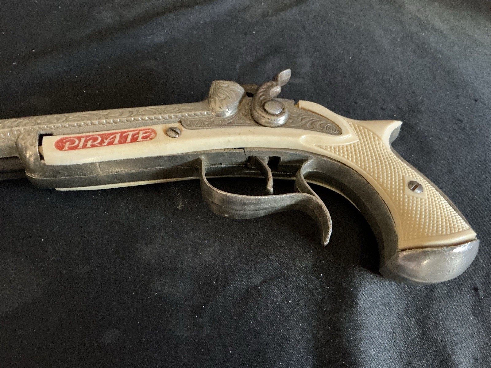 Hubley Double Barrel Pirate Gun / Working/1950