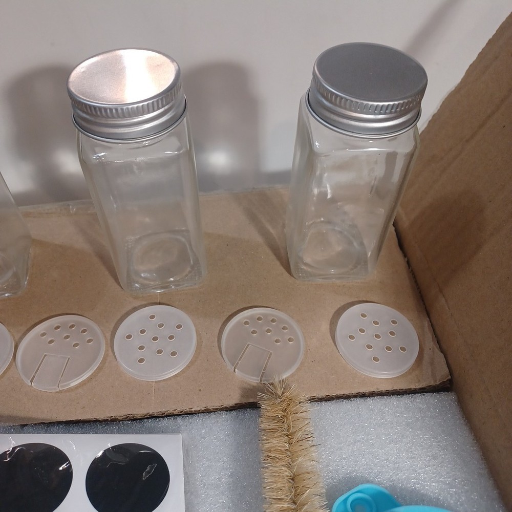27 Spice Bottles With Lids And Labels