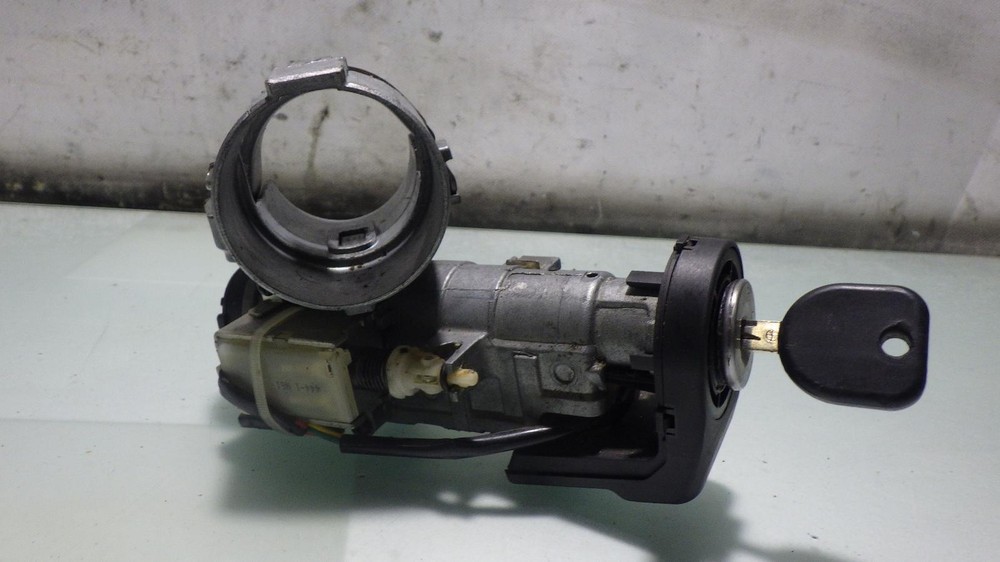 06 CHEVROLET HHR Ignition W/Key
