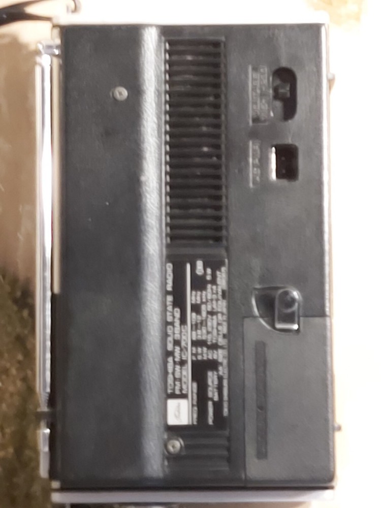 Radio ''Toshiba model IC 700 C''