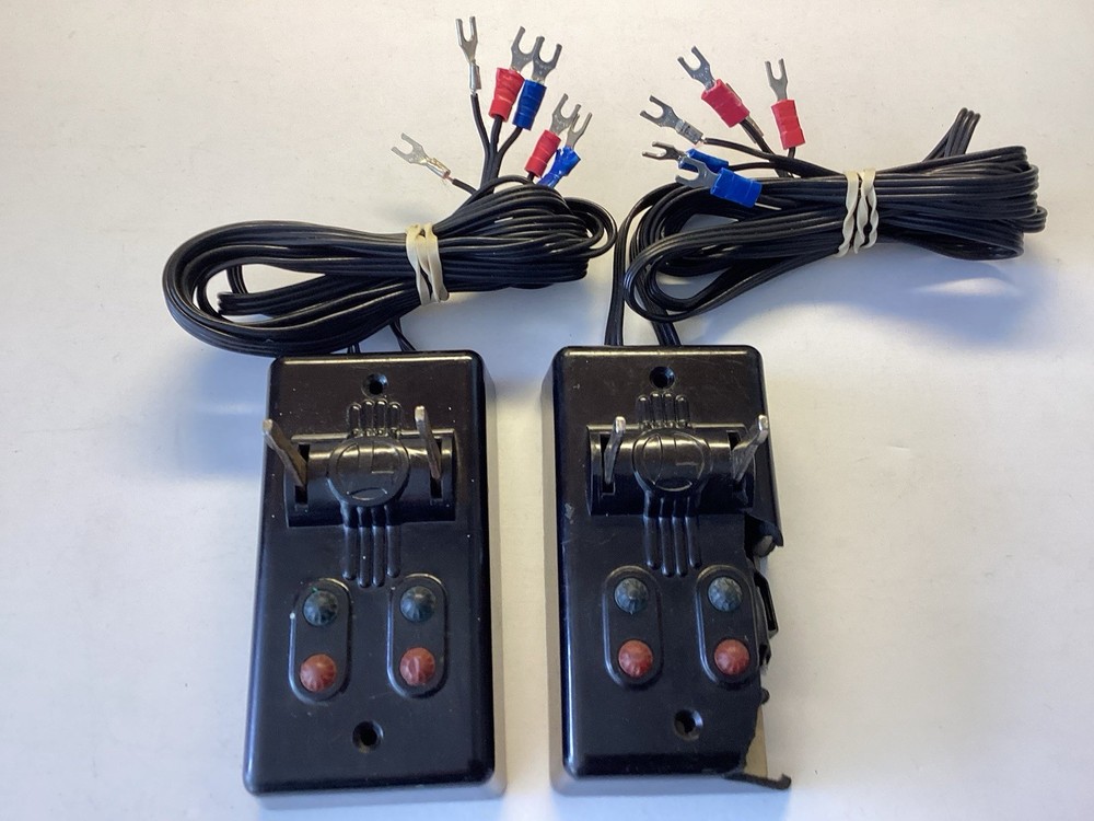 LIONEL POSTWAR 2-#1122-100 DUAL SWITCH TRACK CONTROLLER UNTESTED