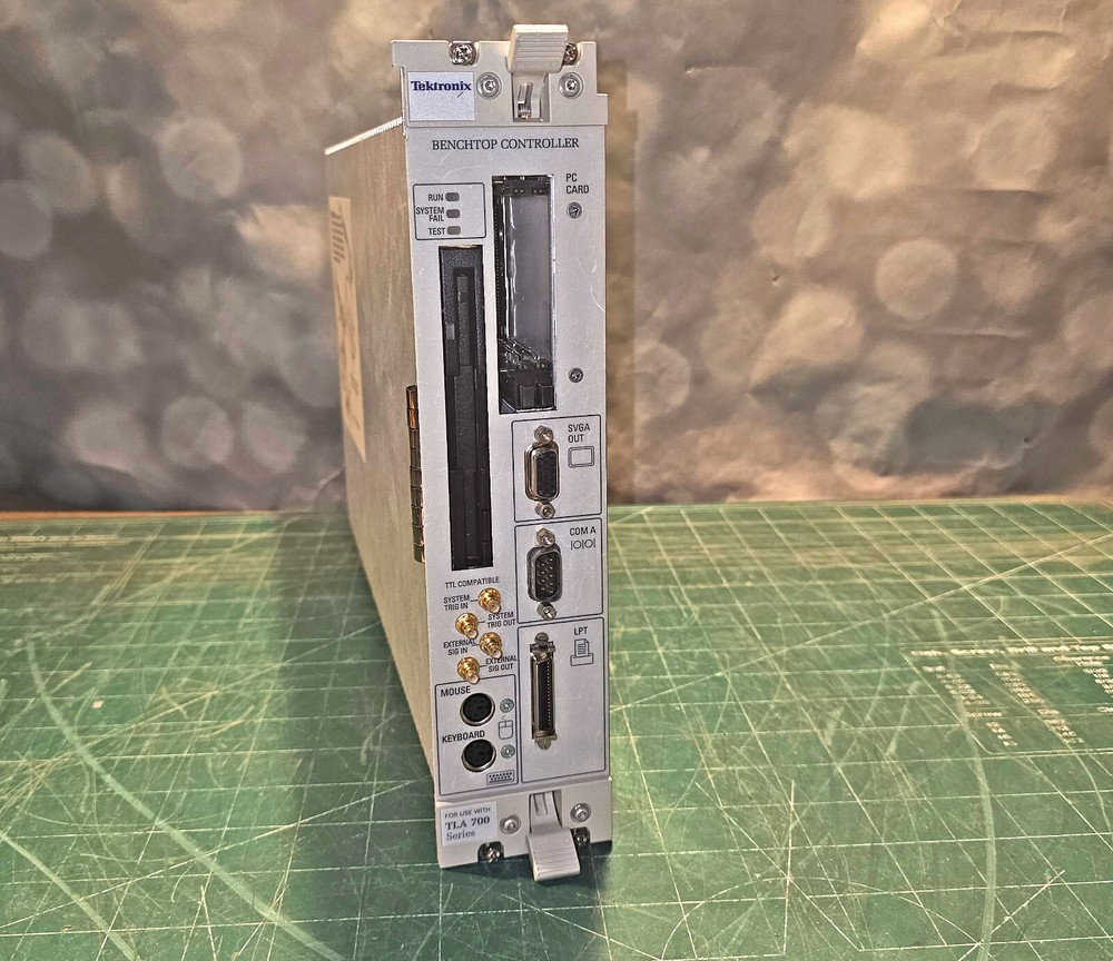 Tektronix TLA-711 Benchtop Controller, 32MB DRAM/2.0GB HDD (#1)