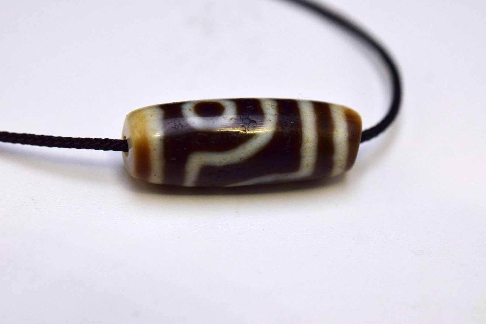 old Himalayan indo tibetan 2eyes agate bead unique pattern