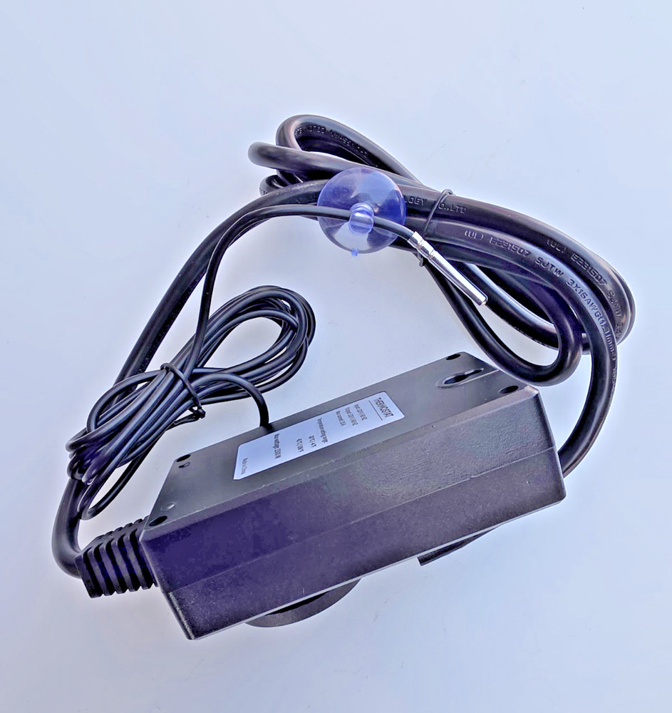 Digital Temperature Controller Thermostat w/ Probe Plug Outlet IP44, NEW