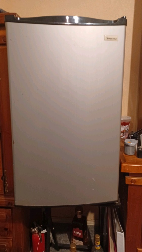 Magic Chef MCUF3S2 85L Upright Freezer Refrigerator