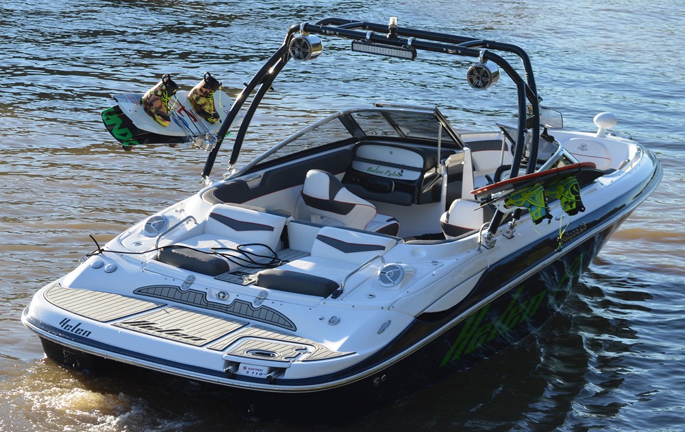 Black Reborn Launch Forward-facing Wakeboard Tower Fast Install & Fold Down