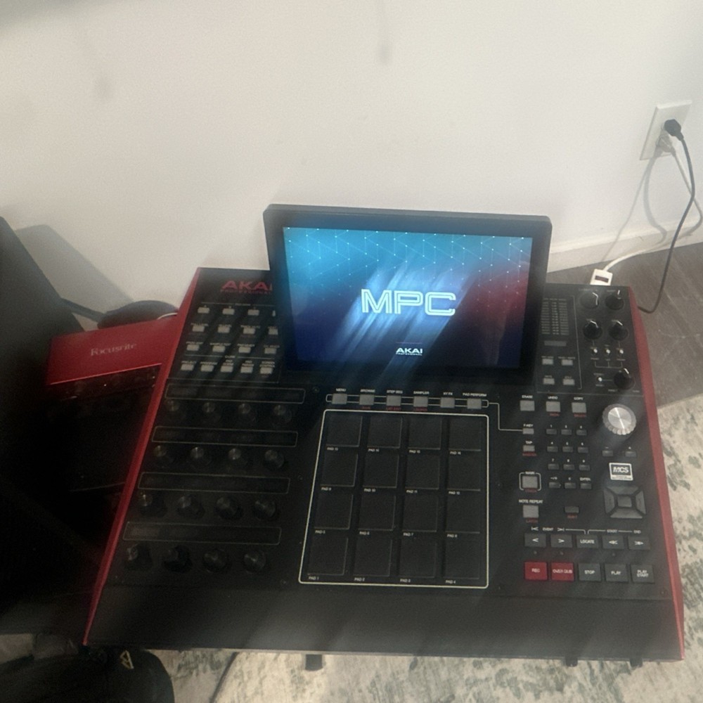 Akai MPC X Sampler & Sequencer Touchscreen 16 Pads MIDI USB SD Built-in Effects