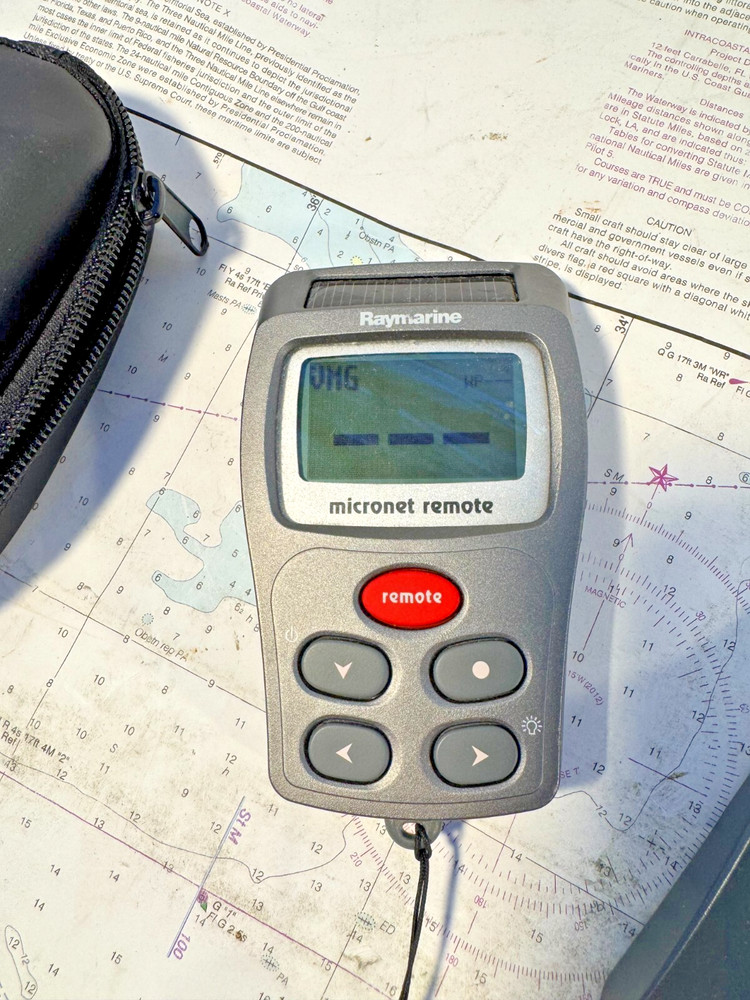 Raymarine Wireless Multi Dual Maxi Display's (+Wind,+Speed,+Depth + Controller)