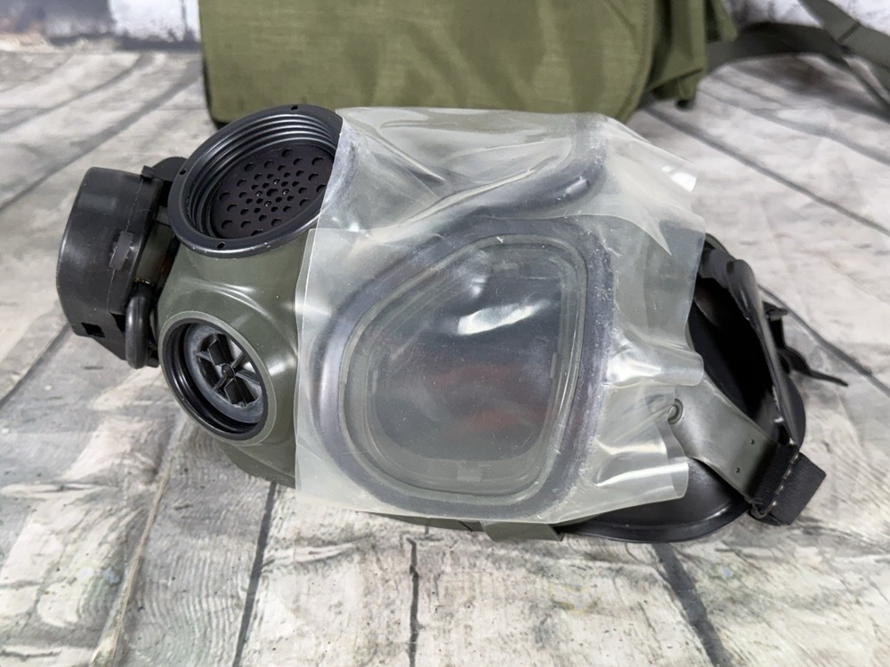 US M40 Gas Mask Small . Face Mask, Filter & Extra Inserts-C
