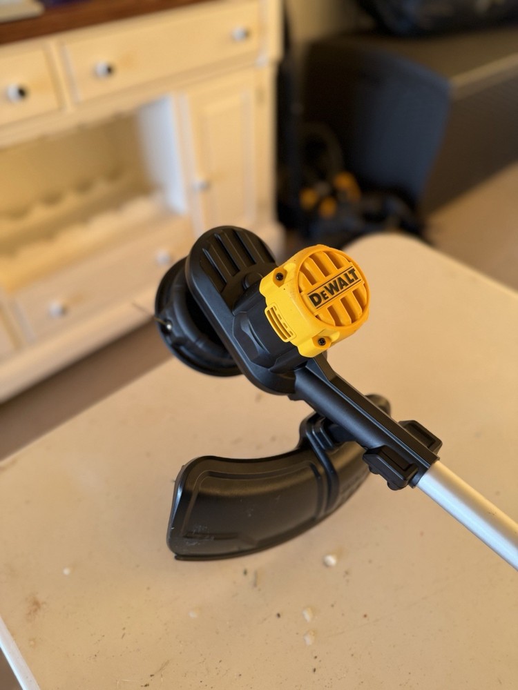 DEWALT DCST925 20 v Max 13 Inch String Trimmer Guard/Deflector