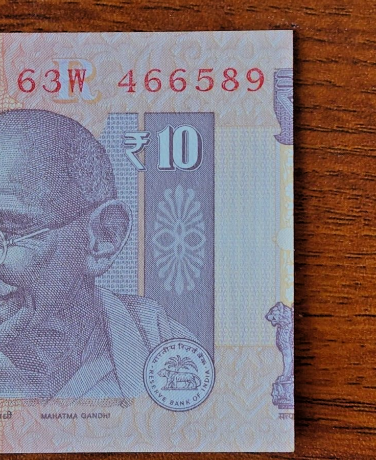 India Error - 10 Rs - huge cutting error - part of next note seen on right- UNC