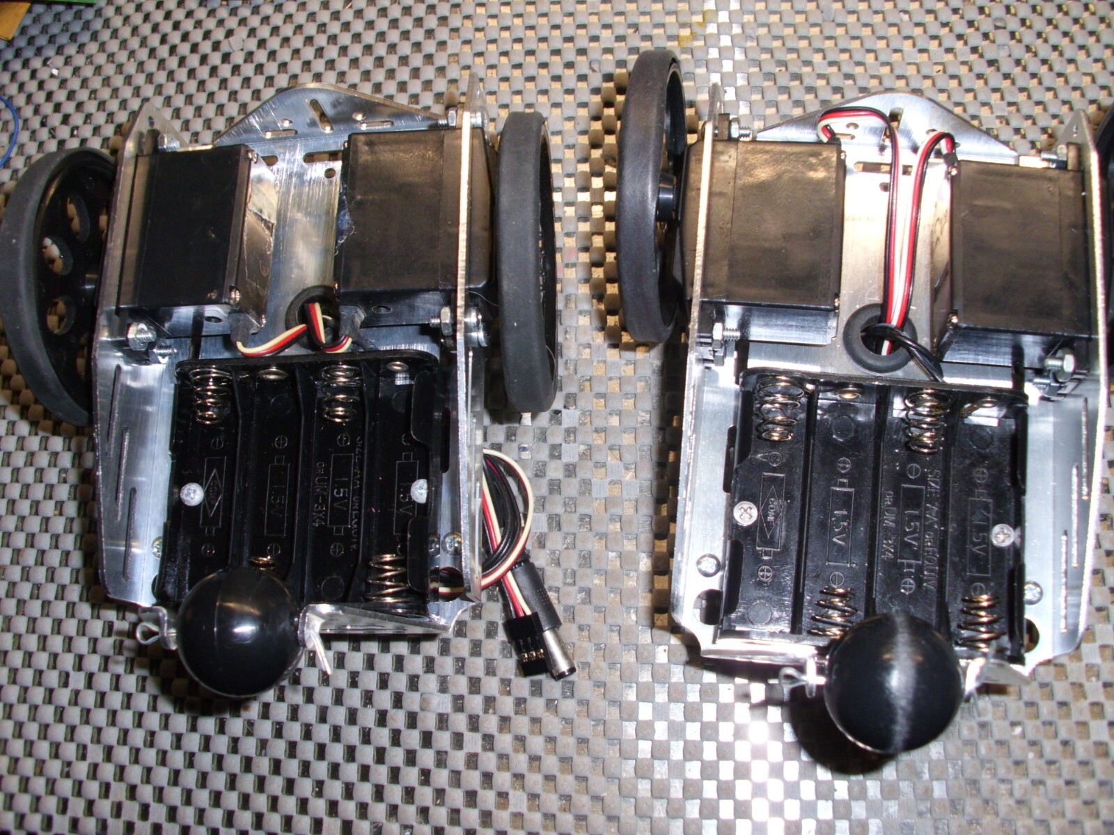 Robot car Chasis Boe Bot, with servos(parallax) and battery holder (One Piece)