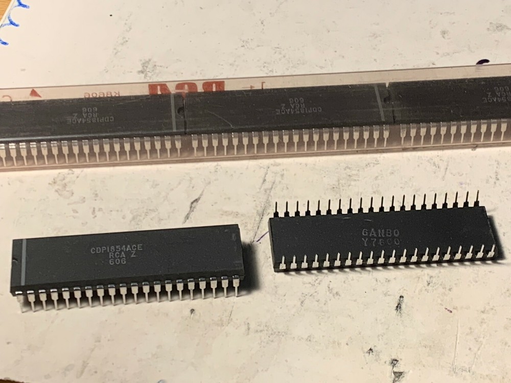 RCA IC-CDP1854ACE- 40-Pin- Programmable (UART) - NOS.