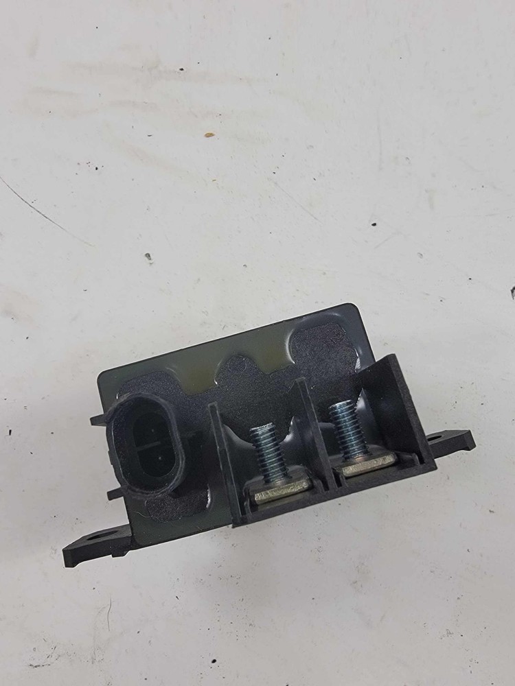 08-13 BMW E90 E92 E93 M3 OEM Cooling Fan Relay Control