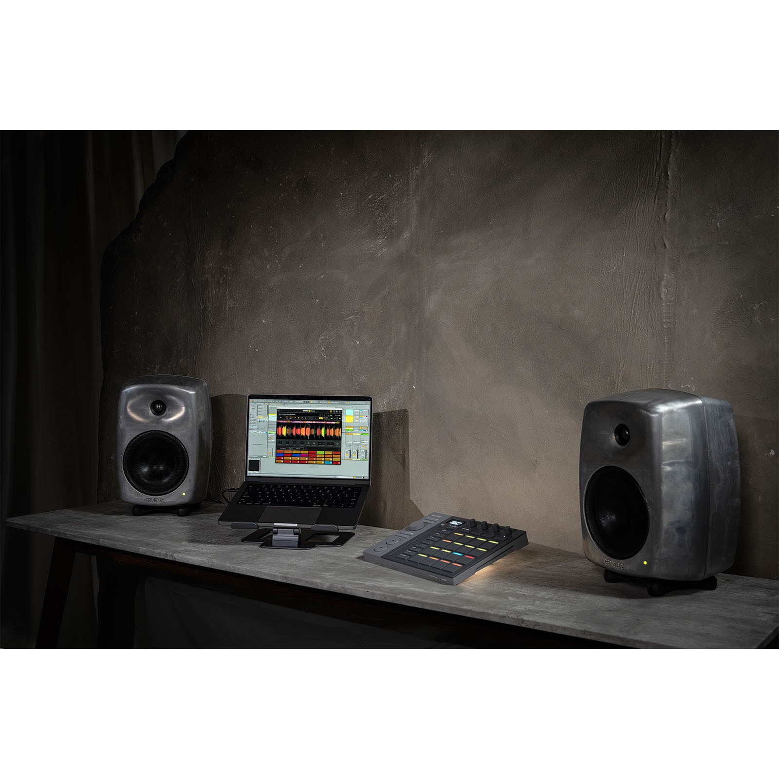 AlphaTheta SLAB Music Production Controller for Serato Studio