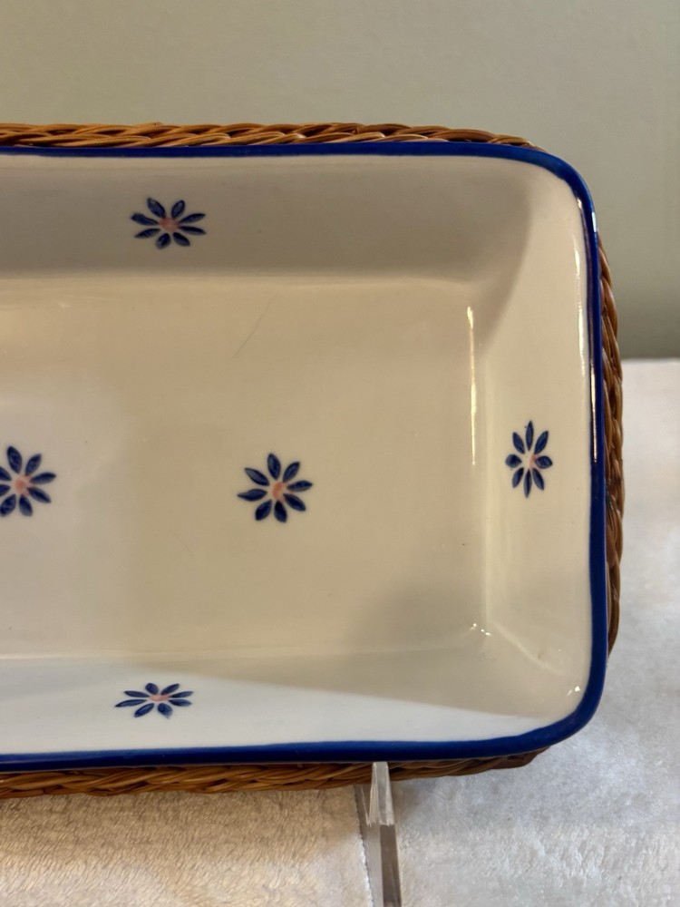 Snowflake Ceramic Oven Dishes With Bamboo Serving Baskets, Set Of 2, Stackable.