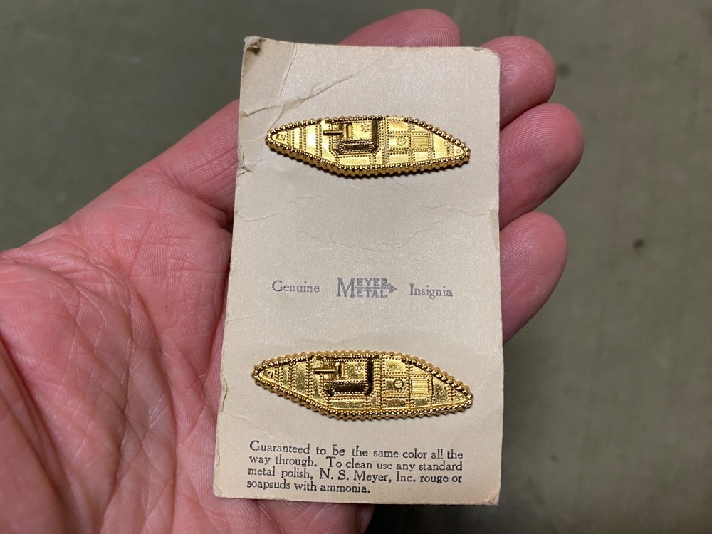 ORIGINAL WWII US ARMY OFFICER EARLY ARMORED TANK DIVISION COLLAR INSIGNIA-PAIR