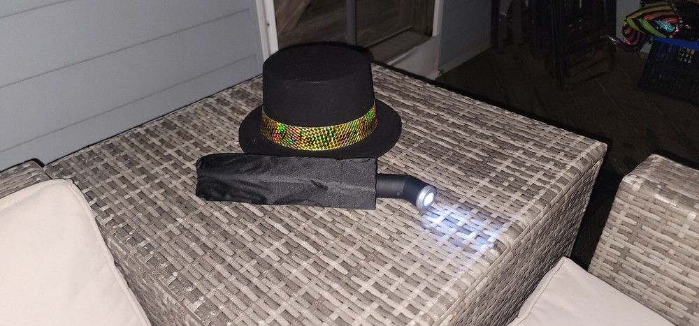 Umbrella with Pivoting LED light - Portable - Black