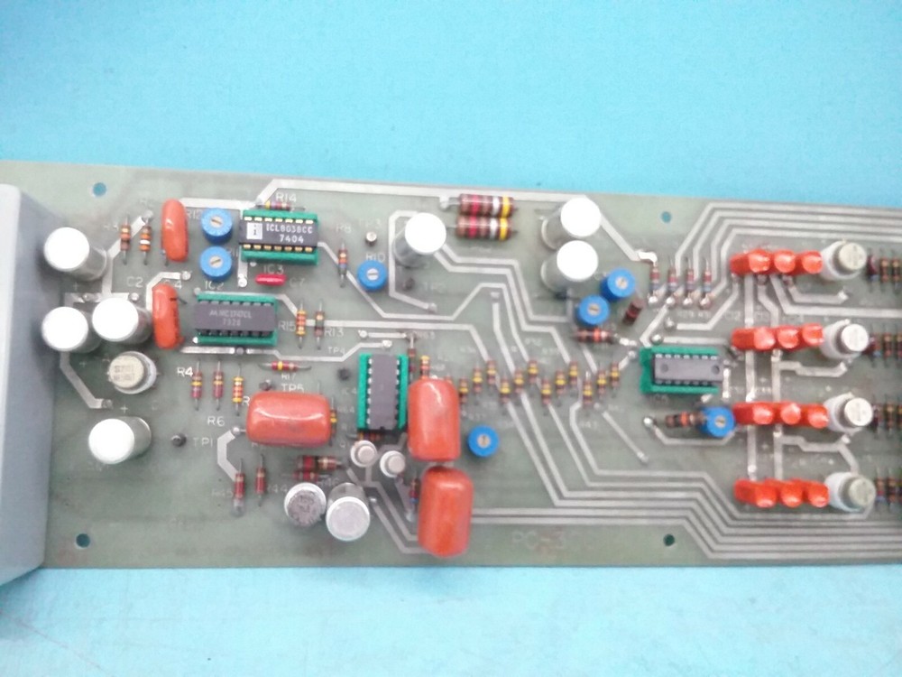 UHF MULTI REPEATER CONTROL MODEL PC-300 + ACOPIAN D15-35 POWER MODULE
