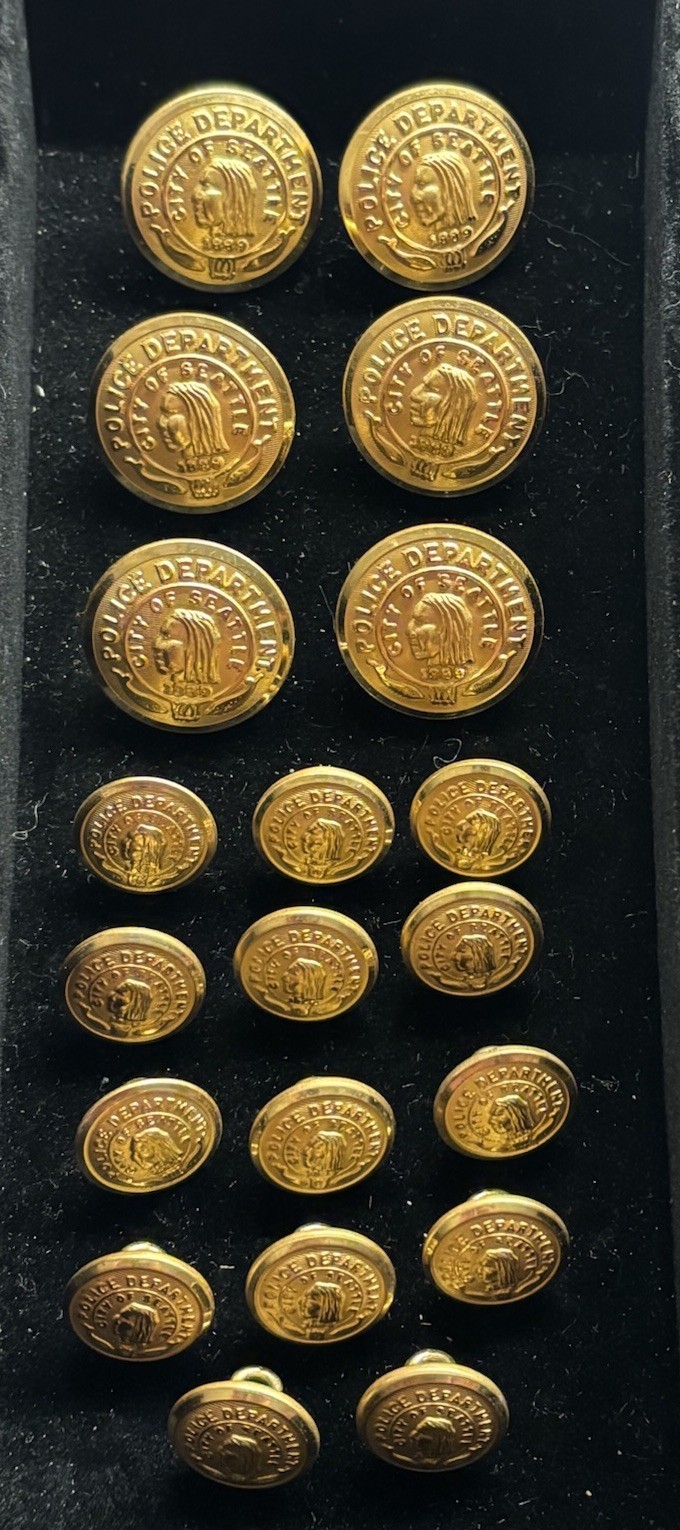 Waterbury Brass Buttons Seattle Washington Police Department Full Set