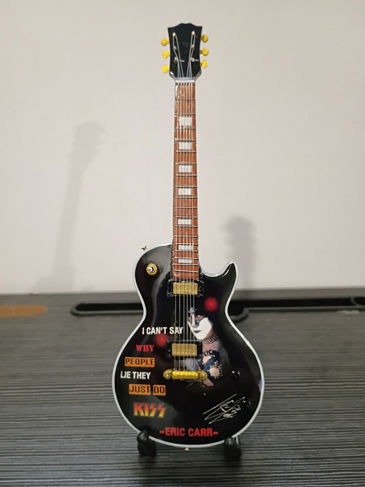 Kiss • Exclusive Mini Guitar