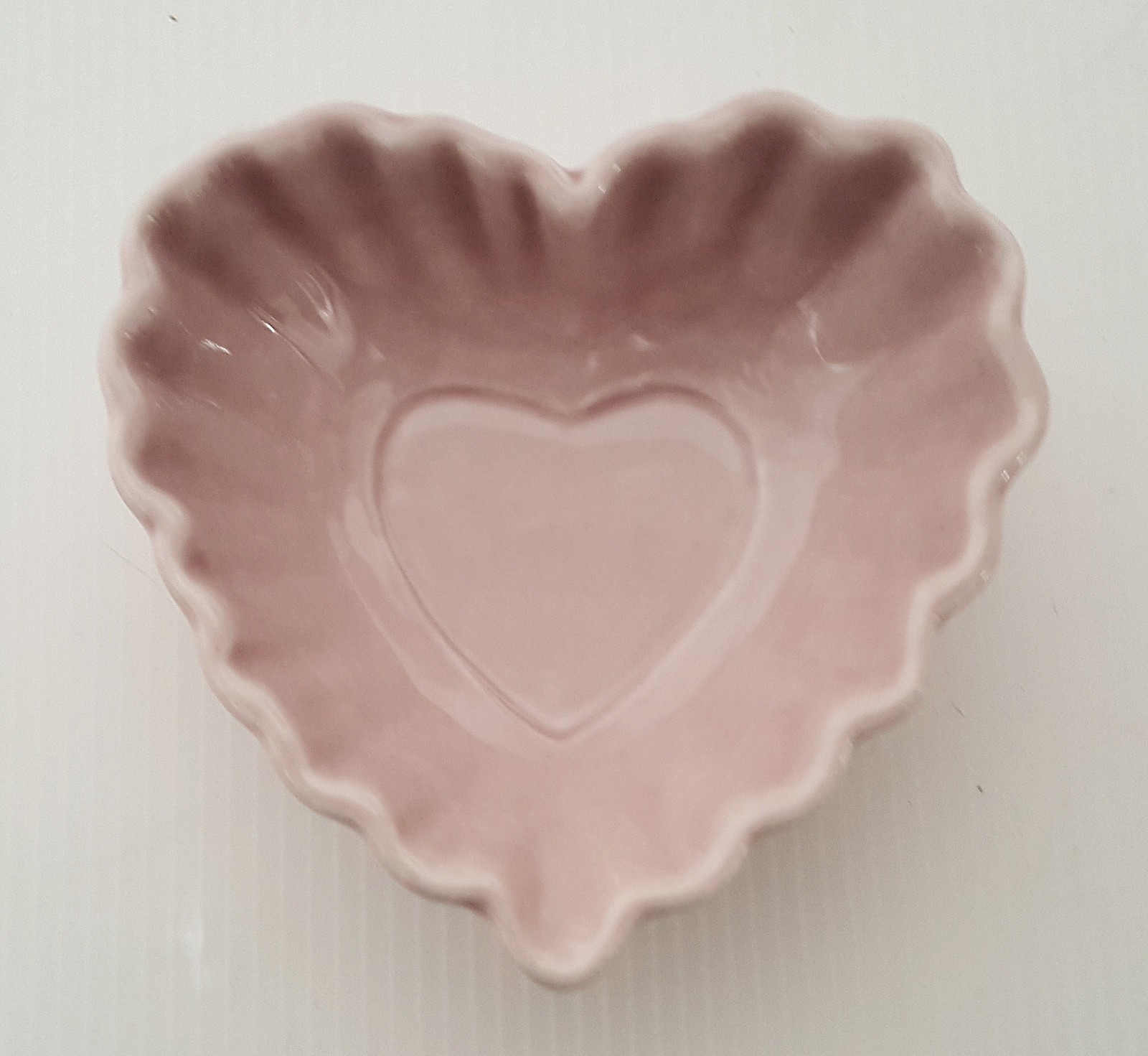 Pottery Barn S/2 Heirloom Scalloped Hearts Dipping Bowls 4.25" NEW Valentines