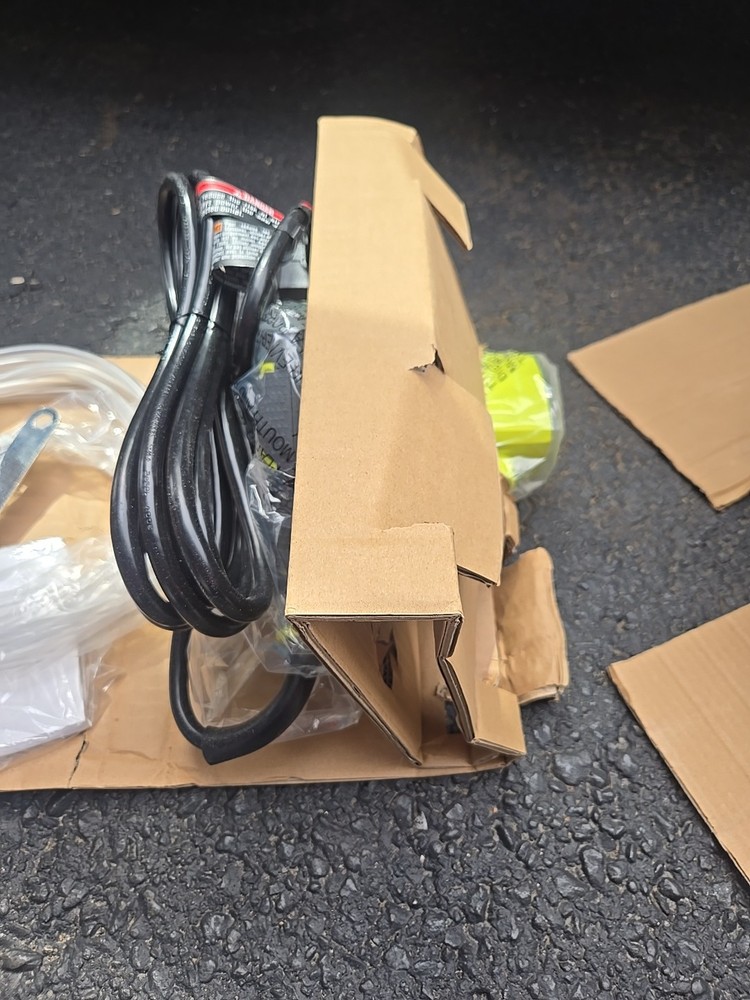 (NEW) RYOBI "4" HAND HELD TILE SAW.
