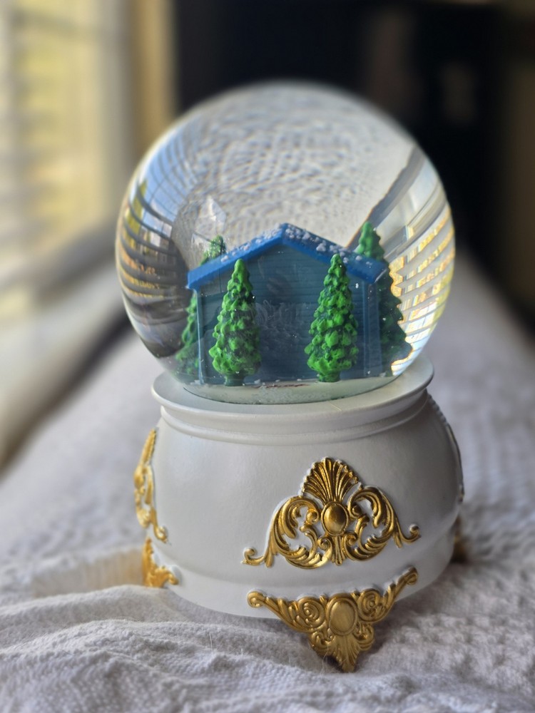 Taylor Swift Lover Snow Globe With Original Box * Authentic *