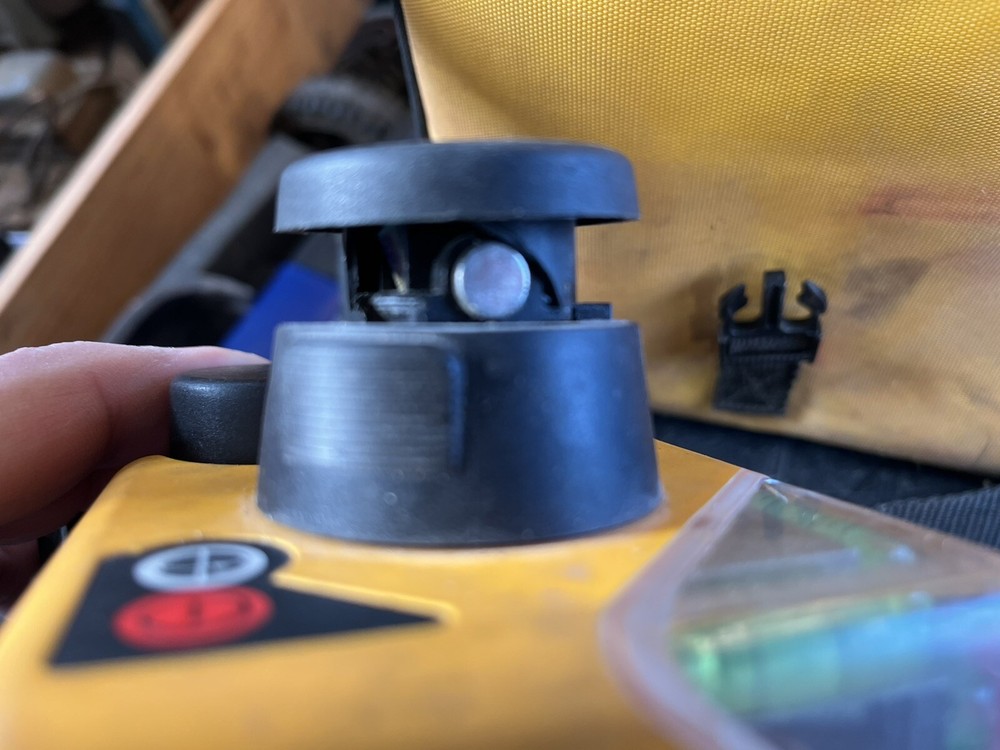 Spectra Precision Horizontal Vertical Red Beam Laser Level Model 1422 W/ Bracket