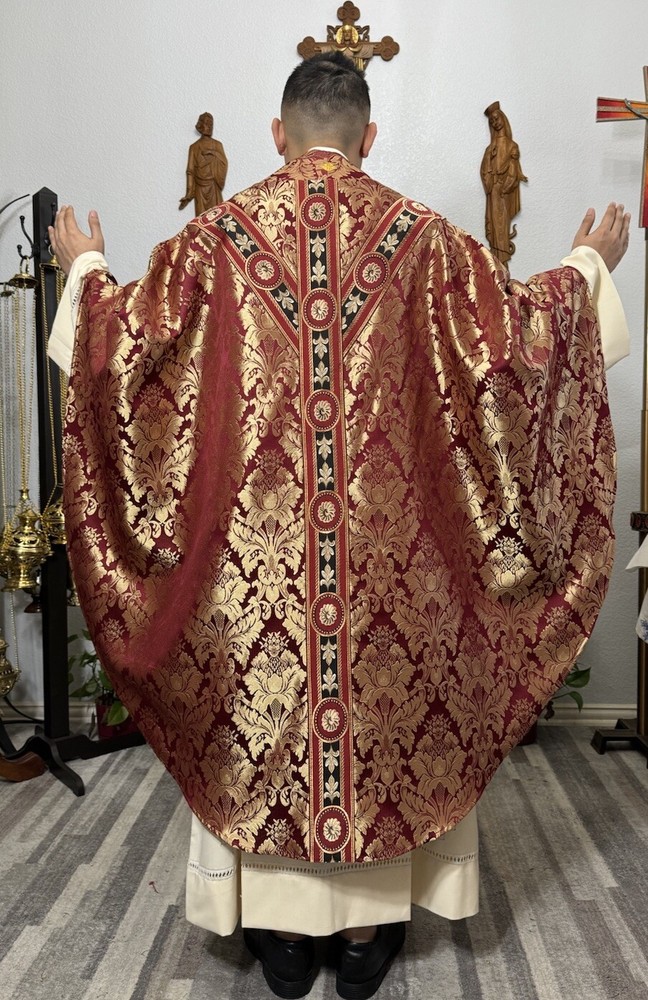 RED VESTMENT CHASUBLE & STOLE
