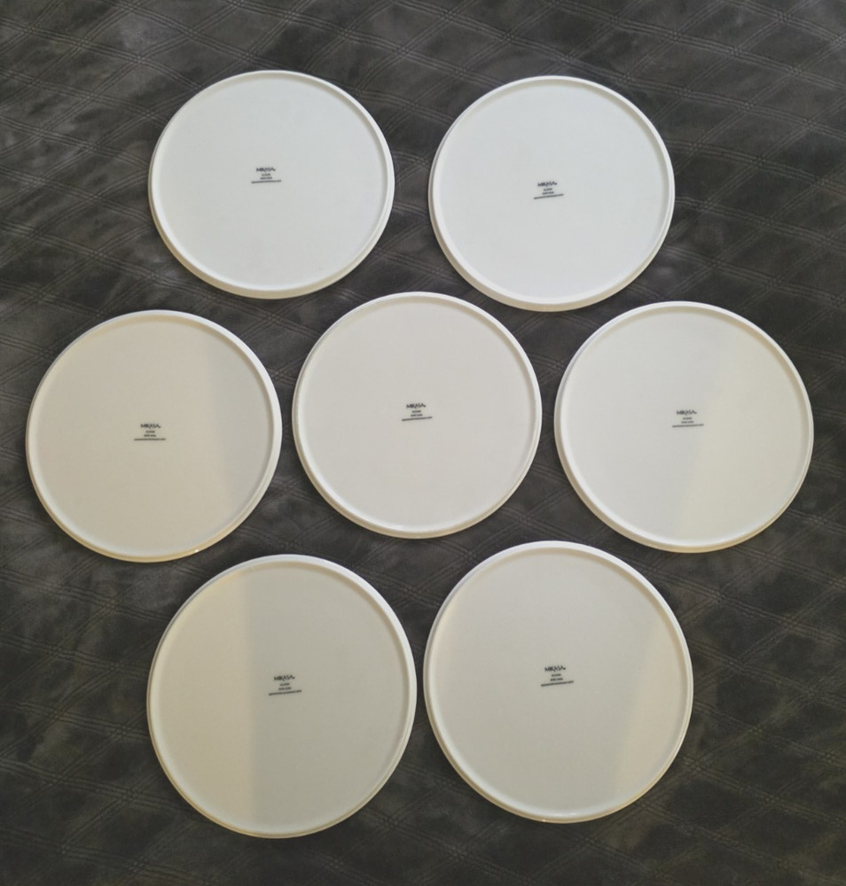 7 Mikasa Bone China Sloane Pattern Dinner Plates 10 7/8" Diameter White
