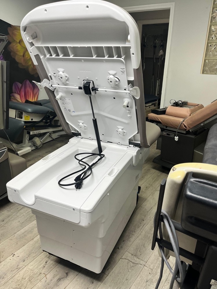 Midmark Ritter 224 Exam Table mint