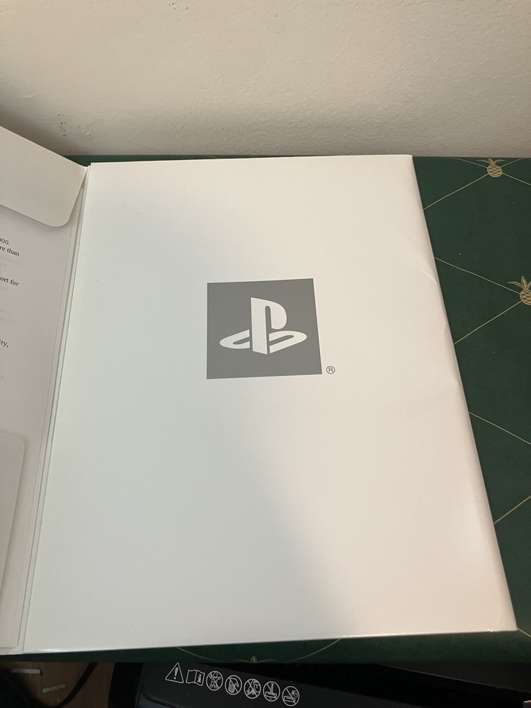 Sony E3 2005 Press Kit Folder: Press Releases, PS3 Announcement, Software List