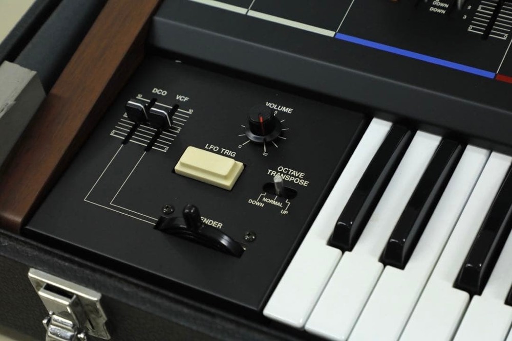 Roland Juno-60 Polyphonic Synthesizer