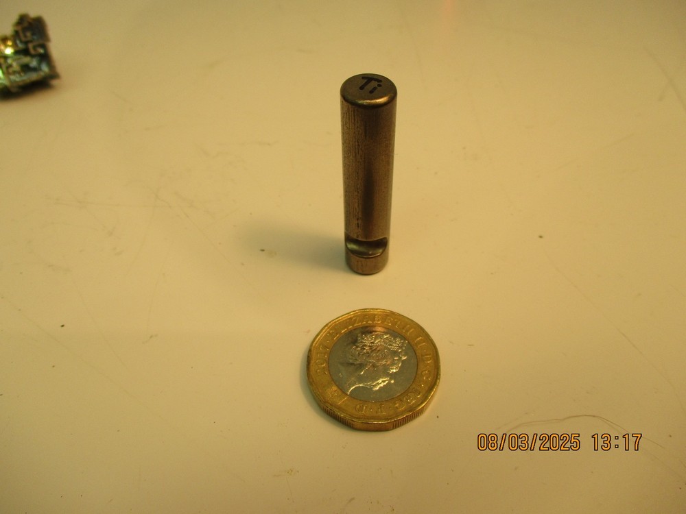 TITANIUM ROD  ELEMENT SPECIMEN