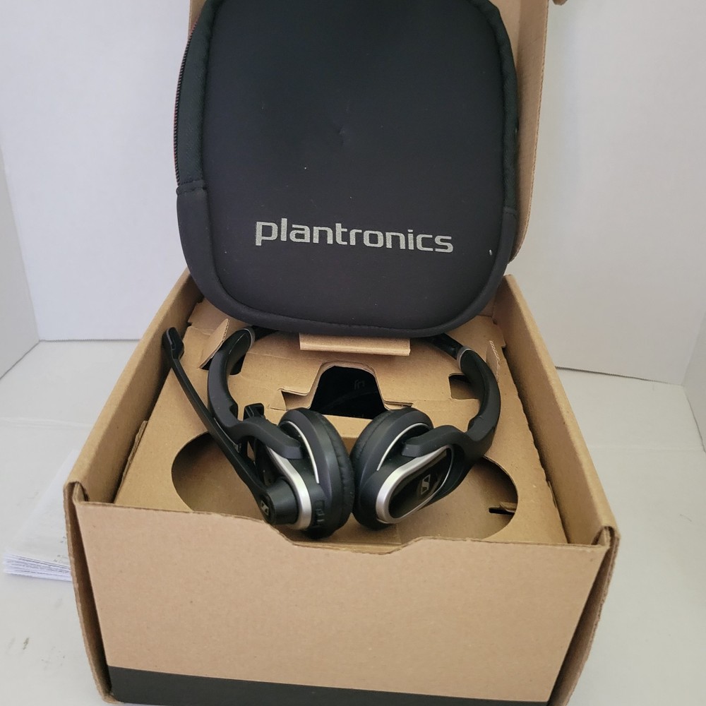 Plantronics Focus UC B825 with carrying case