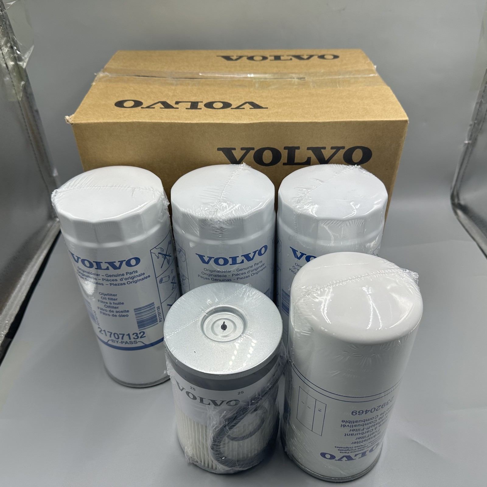 NEW Filter Kit Volvo D13 Oil, Fuel Filters 21707133 (2),21707132,23920469,19765